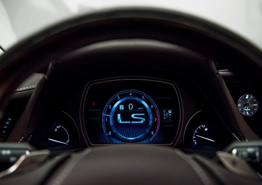 Панель приборов Lexus LS500 2017 года  (NA) (фото 21 из 67)